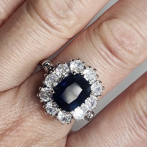 4.50 ctw Sapphire statement Halo ring size 8.5 - Picture 3 of 6